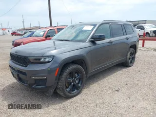 2023 Jeep Grand Cherokee Limited z VIN 1C4RJKBGXP8702638, wystawiony jako IAAI lot #42267224 z przebiegiem 26 372 mil mil oraz . Historia ofert i sprzedaży dostępna na DreamBid. Obrazek 17.