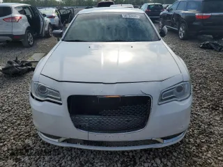 2015 Chrysler 300 Limited z VIN 2C3CCAAG4FH807121, wystawiony jako Copart lot #56182435 z przebiegiem 229 965 mil mil oraz Czysty tytuł • Clean title. Historia ofert i sprzedaży dostępna na DreamBid. Obrazek 5.