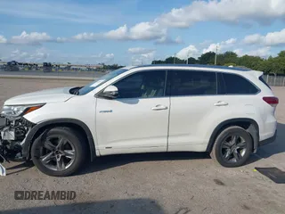2018 Toyota Highlander Hybrid Limited z VIN 5TDDGRFH7JS040072, wystawiony jako IAAI lot #41490441 z przebiegiem 121 677 mil mil oraz . Historia ofert i sprzedaży dostępna na DreamBid. Obrazek 14.