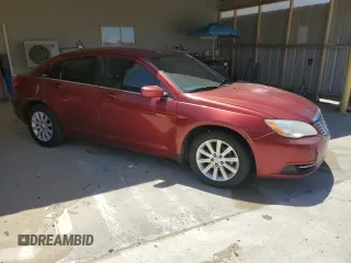 2013 Chrysler 200 Touring z VIN 1C3CCBBB8DN679026, wystawiony jako Copart lot #57943265 z przebiegiem 158 130 mil mil oraz Czysty tytuł • Clean title. Historia ofert i sprzedaży dostępna na DreamBid. Obrazek 4.