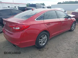 2017 Hyundai Sonata 2.4L z VIN 5NPE24AFXHH512079, wystawiony jako IAAI lot #42216212 z przebiegiem 122 398 mil mil oraz . Historia ofert i sprzedaży dostępna na DreamBid. Obrazek 4.