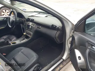 2006 Mercedes-Benz C 230 Sport z VIN WDBRF52H66E021404, wystawiony jako IAAI lot #42274619 z przebiegiem 195 062 mil mil oraz . Historia ofert i sprzedaży dostępna na DreamBid. Obrazek 5.