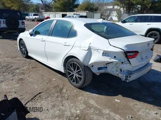 2023 Toyota Camry SE z VIN 4T1G11BK2PU076186, wystawiony jako IAAI lot #41602143 z przebiegiem 18 307 mil mil oraz . Historia ofert i sprzedaży dostępna na DreamBid. Obrazek 3.