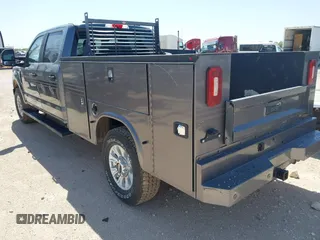 2022 Ford F-350 with VIN 1FT7W3BN4NEE67584, listed as a IAAI auction lot 42010364 with 28,926 mi miles and . Bid and sale history available at DreamBid. Image 3.