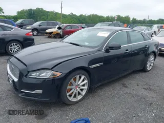 2016 Jaguar XJ Portfolio z VIN SAJWJ2GD0G8V97045, wystawiony jako IAAI lot #42410272 z przebiegiem 101 116 mil mil oraz . Historia ofert i sprzedaży dostępna na DreamBid. Obrazek 2.