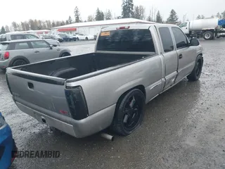 2001 GMC Sierra 1500 SLE z VIN 2GTEC19V711312775, wystawiony jako IAAI lot #40762532 z przebiegiem 230 372 mil mil oraz . Historia ofert i sprzedaży dostępna na DreamBid. Obrazek 4.