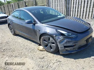 2022 Tesla Model 3 Long Range z VIN 5YJ3E1EB7NF160545, wystawiony jako IAAI lot #42282453 z przebiegiem 36 357 mil mil oraz . Historia ofert i sprzedaży dostępna na DreamBid. Obrazek 1.