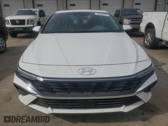 2024 Hyundai Elantra SEL z VIN KMHLS4DG0RU816262, wystawiony jako Copart lot #46448675 z przebiegiem 3 957 mil mil oraz Szkoda całkowita • Salvage title. Historia ofert i sprzedaży dostępna na DreamBid. Obrazek 5.