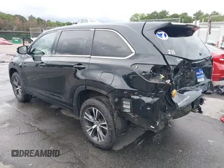 2018 Toyota Highlander LE with VIN 5TDZZRFH2JS246805, listed as a IAAI auction lot 42697587 with 287,457 mi miles and . Bid and sale history available at DreamBid. Image 3.