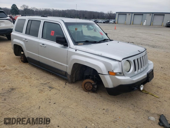 2013 Jeep Patriot Latitude with VIN 1C4NJPFB9DD146531, listed as a Copart auction lot 44819775 with 220,396 mi miles and Salvage Title. Bid and sale history available at carsss.com. Image 4.