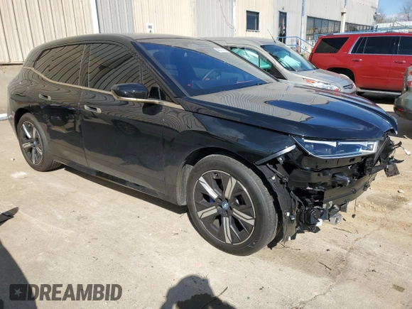 2023 BMW iX xDrive50 z VIN WB523CF04PCL57730, wystawiony jako Copart lot #44370183 z przebiegiem 5 038 mil mil oraz . Historia ofert i sprzedaży dostępna na DreamBid. Obrazek 4.