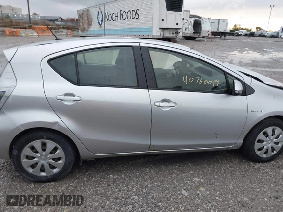 2013 Toyota Prius One z VIN JTDKDTB31D1545100, wystawiony jako IAAI lot #40760019 z przebiegiem 212 999 mil mil oraz . Historia ofert i sprzedaży dostępna na DreamBid. Obrazek 13.