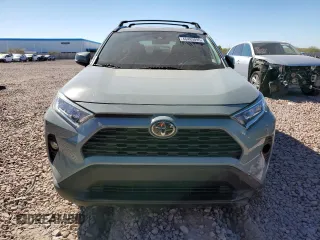 2021 Toyota RAV4 XLE with VIN 2T3W1RFV7MW109538, listed as a Copart auction lot 46489895 with 33,932 mi miles and Salvage Title. Bid and sale history available at carsss.com. Image 5.