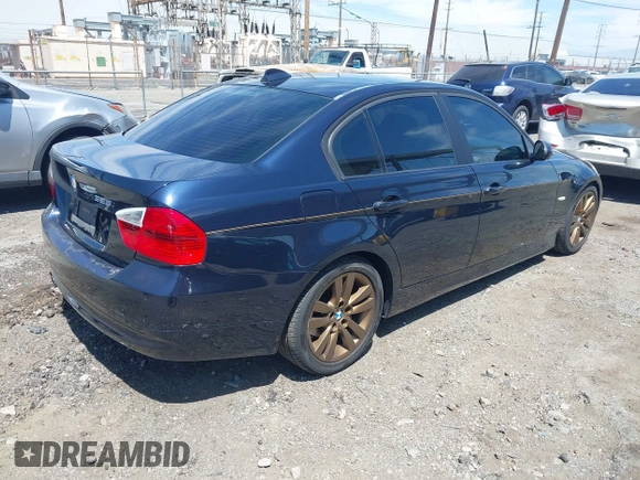 2006 BMW 3 Series 325i z VIN WBAVB13526KX50216, wystawiony jako IAAI lot #42086681 z przebiegiem 203 047 mil mil oraz . Historia ofert i sprzedaży dostępna na DreamBid. Obrazek 4.