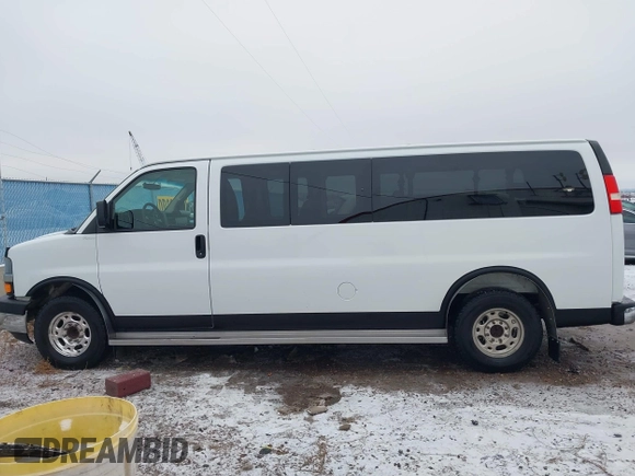 2010 Chevrolet Express Passenger LT z VIN 1GA2G1DG6A1110332, wystawiony jako IAAI lot #40909861 z przebiegiem 367 242 mil mil oraz . Historia ofert i sprzedaży dostępna na DreamBid. Obrazek 14.