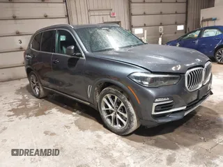 2020 BMW X5 xDrive40i z VIN 5UXCR6C05L9B87142, wystawiony jako IAAI lot #42251077 z przebiegiem 67 130 mil mil oraz . Historia ofert i sprzedaży dostępna na DreamBid. Obrazek 1.