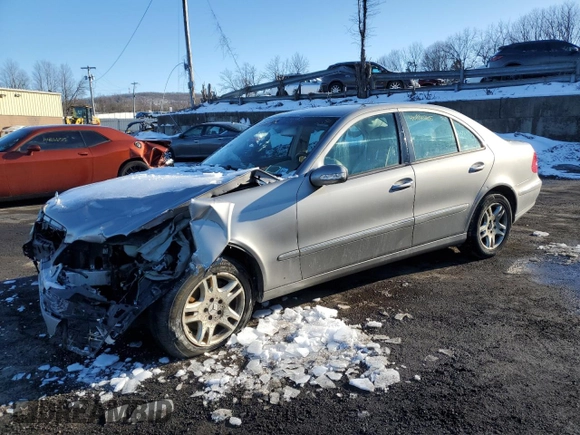 2004 Mercedes-Benz E-Class 3.2L with VIN WDBUF82J84X121052, listed as a Copart auction lot 46102465 with 0 mi miles and Salvage Title. Bid and sale history available at carsss.com. Image 1.