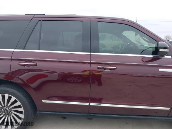 2021 Lincoln Navigator Reserve with VIN 5LMJJ2LT2MEL17430, listed as a IAAI auction lot 41623672 with 21,706 mi miles. Bid and sale history available at carsss.com. Image 13.