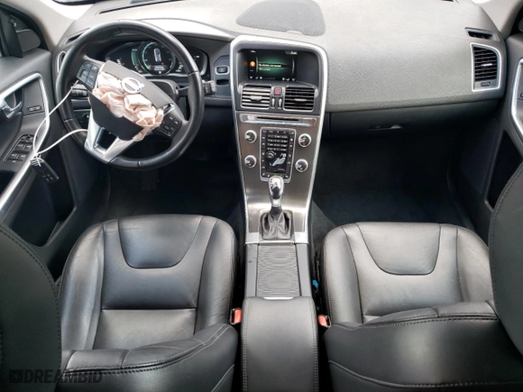 2016 Volvo XC60 T5 Platinum with VIN YV4612RM7G2843729, listed as a Copart auction lot 89247715 with 85,896 mi miles and Salvage Title. Bid and sale history available at carsss.com. Image 8.