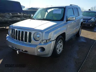 2008 Jeep Patriot Sport with VIN 1J8FT28W98D519566, listed as a IAAI auction lot 41804415 with 108,787 mi miles. Bid and sale history available at carsss.com. Image 2.
