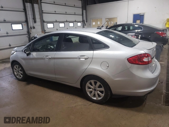 2013 Ford Fiesta SE z VIN 3FADP4BJ8DM220456, wystawiony jako Copart lot #58596825 z przebiegiem 115 933 mil mil oraz Szkoda całkowita • Salvage title. Historia ofert i sprzedaży dostępna na DreamBid. Obrazek 2.
