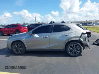 2022 Lexus UX 200 F Sport z VIN JTHE3JBH9N2048306, wystawiony jako IAAI lot #42516590 z przebiegiem 73 139 mil mil oraz . Historia ofert i sprzedaży dostępna na DreamBid. Obrazek 15.