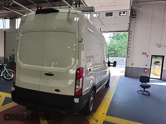 2023 Ford Transit Cargo z VIN 1FTBR1X83PKB55205, wystawiony jako IAAI lot #42569694 z przebiegiem 20 924 mil mil oraz . Historia ofert i sprzedaży dostępna na DreamBid. Obrazek 27.