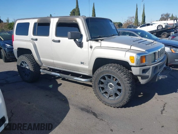 2006 Hummer H3 with VIN 5GTDN136468296894, listed as a IAAI auction lot 41053310 with 1 mi miles. Bid and sale history available at carsss.com. Image 1.