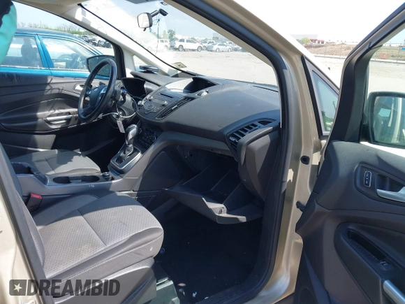 2017 Ford C-Max SE z VIN 1FADP5AU7HL117831, wystawiony jako IAAI lot #42034045 z przebiegiem 124 014 mil mil oraz . Historia ofert i sprzedaży dostępna na DreamBid. Obrazek 5.