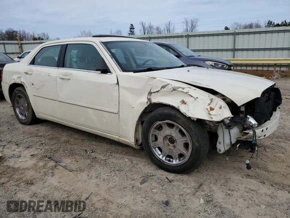 2005 Chrysler 300 with VIN 2C3AA53GX5H667639, listed as a Copart auction lot 47995985 with 70,890 mi miles and Clean Title. Bid and sale history available at carsss.com. Image 4.