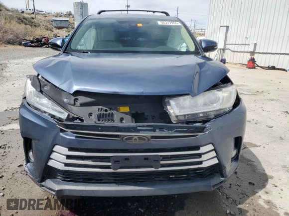 2019 Toyota Highlander LE z VIN 5TDBZRFH3KS960817, wystawiony jako Copart lot #52377955 z przebiegiem 95 348 mil mil oraz Szkoda całkowita • Salvage title. Historia ofert i sprzedaży dostępna na DreamBid. Obrazek 5.