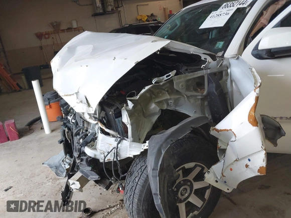 2016 Toyota Tacoma SR5 with VIN 3TMDZ5BN2GM007990, listed as a IAAI auction lot 41288736 with 76,179 mi miles. Bid and sale history available at carsss.com. Image 6.