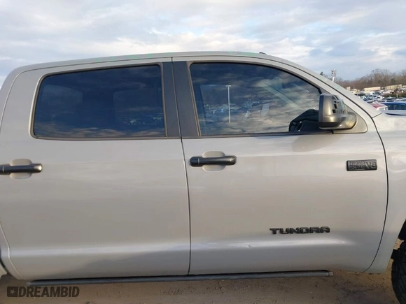 2018 Toyota Tundra 4WD SR5 with VIN 5TFHW5F12JX726353, listed as a IAAI auction lot 41148266 with NaN miles. Bid and sale history available at carsss.com. Image 13.