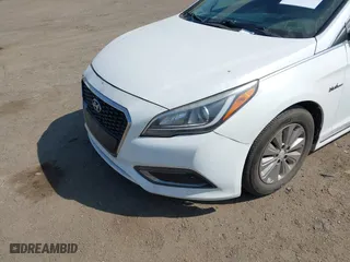 2017 Hyundai Sonata Hybrid SE with VIN KMHE24L1XHA058355, listed as a IAAI auction lot 42114412 with 245,282 mi miles. Bid and sale history available at carsss.com. Image 19.