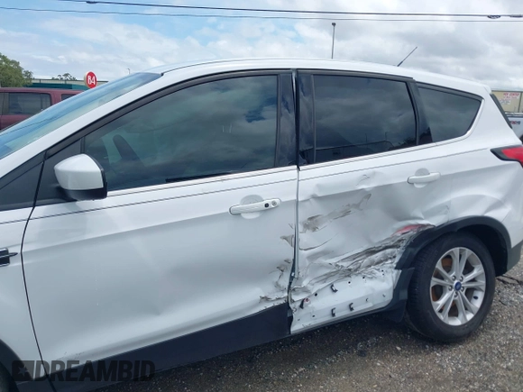 2019 Ford Escape SE z VIN 1FMCU0GD1KUA12322, wystawiony jako IAAI lot #42232033 z przebiegiem 141 764 mil mil oraz . Historia ofert i sprzedaży dostępna na DreamBid. Obrazek 6.