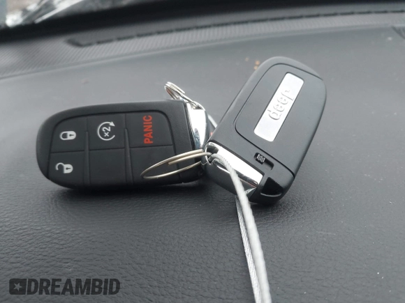2025 Jeep Compass Limited with VIN 3C4NJDCNXST535957, listed as a IAAI auction lot 41227574 with 1,084 mi miles and . Bid and sale history available at DreamBid. Image 11.