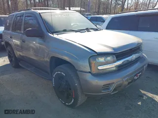 2008 Chevrolet TrailBlazer LT w/1LT with VIN 1GNDS13S882204731, listed as a IAAI auction lot 41702038 with 214,323 mi miles. Bid and sale history available at carsss.com. Image 1.