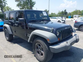 2013 Jeep Wrangler Unlimited Sport z VIN 1C4BJWDG4DL581099, wystawiony jako IAAI lot #42316896 z przebiegiem 244 291 mil mil oraz . Historia ofert i sprzedaży dostępna na DreamBid. Obrazek 1.