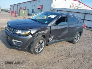 2020 Jeep Compass Limited z VIN 3C4NJCCB7LT170817, wystawiony jako IAAI lot #40180517 z przebiegiem 91 371 mil mil oraz . Historia ofert i sprzedaży dostępna na DreamBid. Obrazek 2.