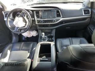 2018 Toyota Highlander SE z VIN 5TDJZRFH7JS543971, wystawiony jako Copart lot #59059755 z przebiegiem 60 635 mil mil oraz Szkoda całkowita • Salvage title. Historia ofert i sprzedaży dostępna na DreamBid. Obrazek 8.