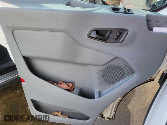 2017 Ford Transit с VIN 1FTBW3XMXHKA23092, выставлен на аукционе IAAI как лот 42734091 с пробегом 247 417 миль миль и . История ставок и продаж доступна на DreamBid. Изображение 13.