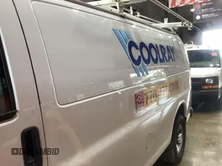 2017 Chevrolet Express Cargo z VIN 1GCWGBFF7H1177647, wystawiony jako IAAI lot #42488449 z przebiegiem 152 503 mil mil oraz . Historia ofert i sprzedaży dostępna na DreamBid. Obrazek 1.