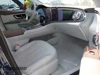 2023 Mercedes-Benz EQS 580 z VIN W1KCG4EB7PA035493, wystawiony jako IAAI lot #42100494 z przebiegiem 30 697 mil mil oraz . Historia ofert i sprzedaży dostępna na DreamBid. Obrazek 5.