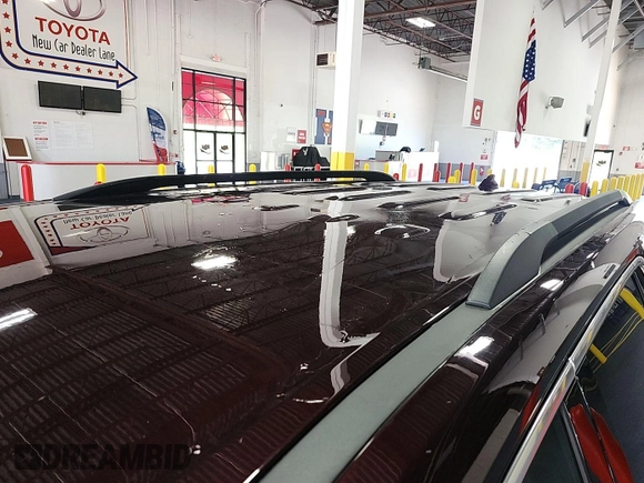 2022 Chevrolet Traverse LT Cloth z VIN 1GNEVGKW2NJ154512, wystawiony jako IAAI lot #42569716 z przebiegiem 84 735 mil mil oraz . Historia ofert i sprzedaży dostępna na DreamBid. Obrazek 12.