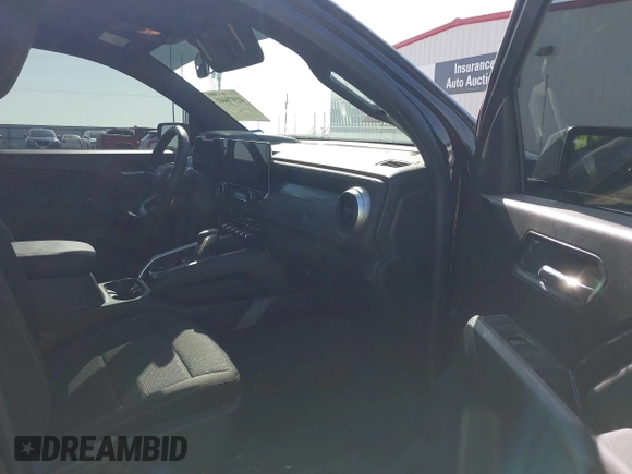 2024 Chevrolet Colorado 4WD LT с VIN 1GCPTCEK0R1307029, выставлен на аукционе IAAI как лот 41970441 с пробегом 4 968 миль миль и . История ставок и продаж доступна на DreamBid. Изображение 5.