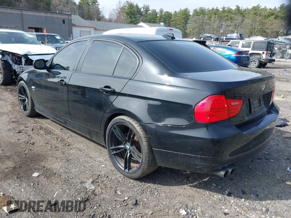2011 BMW 3 Series 328i xDrive z VIN WBAPK5G50BNN80666, wystawiony jako IAAI lot #41876305 z przebiegiem 155 104 mil mil oraz . Historia ofert i sprzedaży dostępna na DreamBid. Obrazek 3.