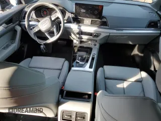 2024 Audi Q5 S line Premium z VIN WA1GAAFY6R2112201, wystawiony jako Copart lot #54532985 z przebiegiem 10 795 mil mil oraz Szkoda całkowita • Salvage title. Historia ofert i sprzedaży dostępna na DreamBid. Obrazek 8.