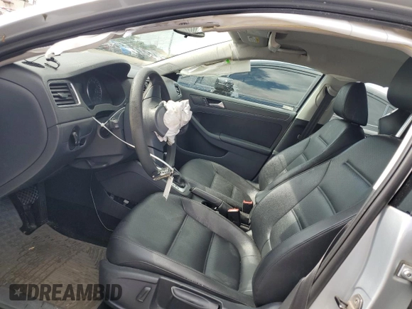 2014 Volkswagen Jetta SE with VIN 3VWD17AJXEM359307, listed as a Copart auction lot 59985785 with 152,180 mi miles and Clean title. Bid and sale history available at DreamBid. Image 7.