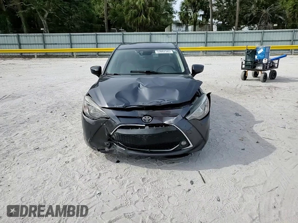2019 Toyota Yaris L z VIN 3MYDLBYV0KY500741, wystawiony jako Copart lot #53882565 z przebiegiem 118 190 mil mil oraz Nie do naprawy • Non repairable. Historia ofert i sprzedaży dostępna na DreamBid. Obrazek 13.