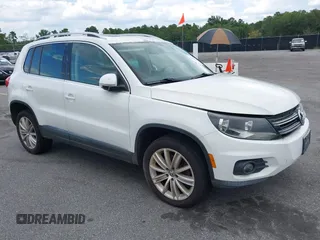 2013 Volkswagen Tiguan SE с VIN WVGBV7AX8DW535655, выставлен на аукционе IAAI как лот 42821784 с пробегом 128 303 миль миль и . История ставок и продаж доступна на DreamBid. Изображение 1.